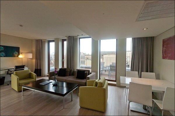 B-aparthotel Grand Place,
